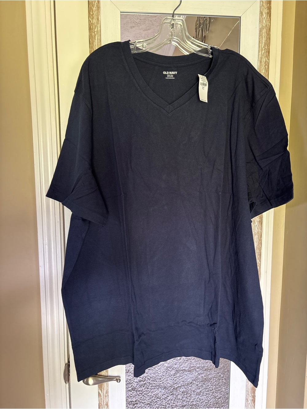 Old Navy Men's Black V-Neck Tee - Solid Black